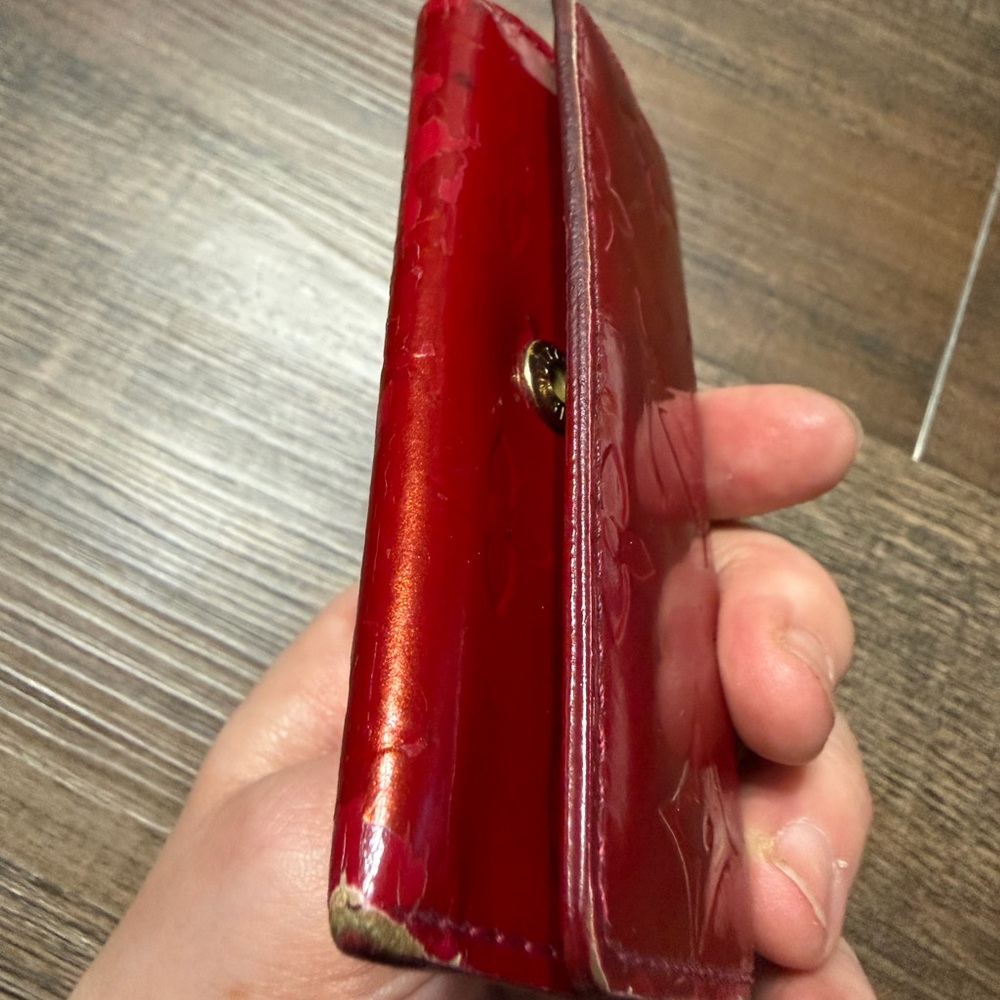 Authentic Louis Vuitton Vernis Red 4 Key Holder LV Key Case - Picture 14 of 14
